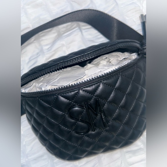 Brand new black Steve Madden Fanny pack! One size - Picture 2 of 4
